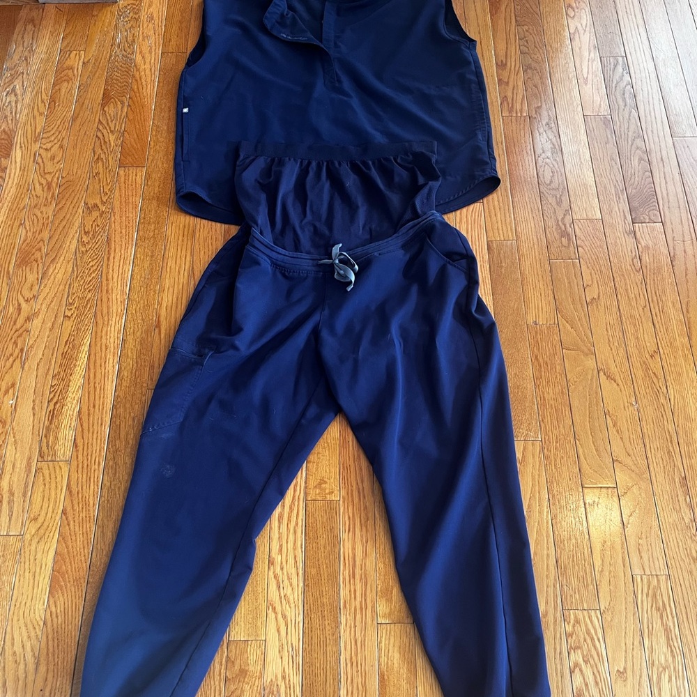 Figs maternity scrub set